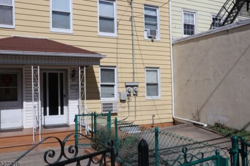 87 Union St, Newark, NJ 07105-1418