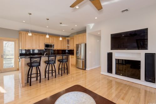 1524 Louis Kossuth Ave, Bohemia NY 11716-1510 exterior