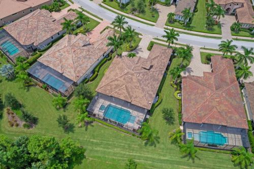 6653 Costa Cir, Naples FL 34113-1703 exterior