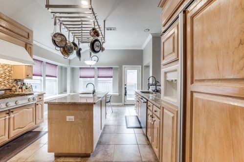 3836 Granbury Dr, Dallas TX 75287-4931 exterior