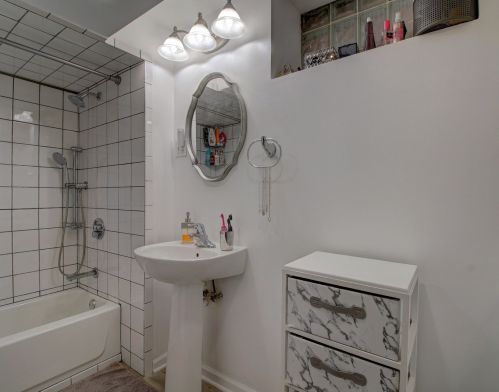 3050 Oakley Ave, Chicago IL 60636-3633 exterior