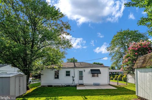 1320 Meadowvale Rd, Glen Burnie MD 21060-7017 exterior