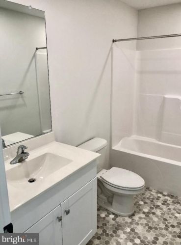 1007 West Ave, New Castle DE 19720-6233 exterior