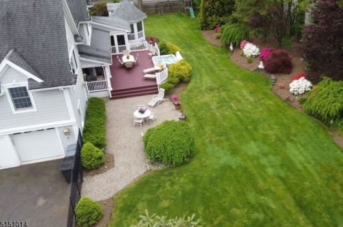 1 Briarcliffe Dr, Scotch Plains NJ 07076-2314 exterior