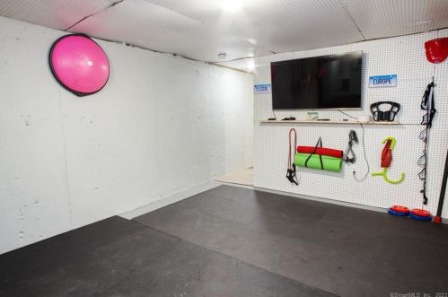 131 Scoville Hl Rd, Torrington CT 06791-1012 exterior