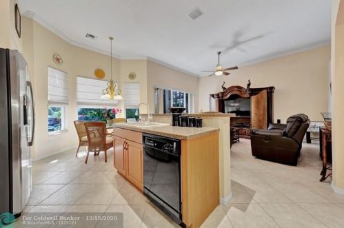 7648 New Holland Way, Boynton Beach FL 33437-6342 exterior