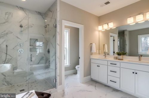 2733 1 St, Arlington VA 22203-2639 exterior