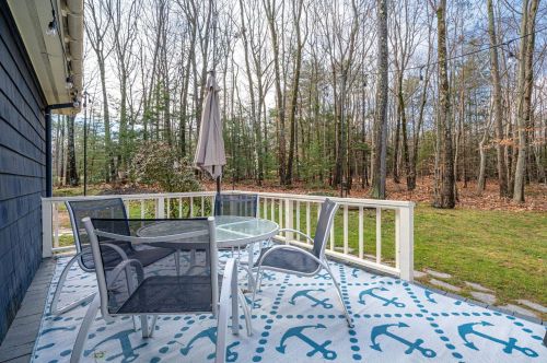 19 Laurel Dr, Concord NH  03304-4321 exterior