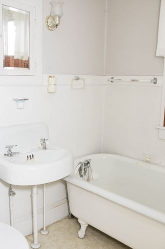 74 Hilton St, Chicopee MA 01020-3552 exterior