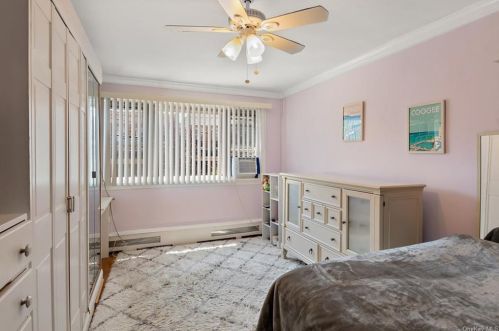 135 235th St, Bronx NY 10470-2463 exterior