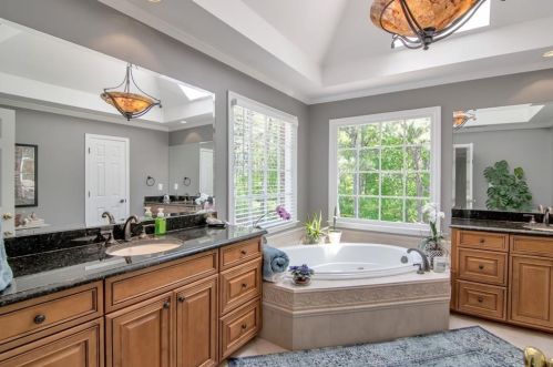 1982 River Forest Dr, Marietta GA  30068-1522 exterior