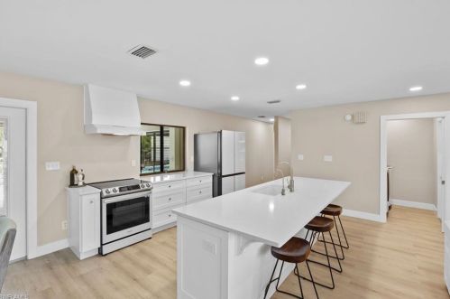 3221 68 St, Naples FL 34105-7225 exterior