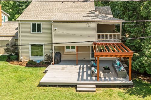 7607 Lake Dr, Milwaukee WI  53217-2909 exterior