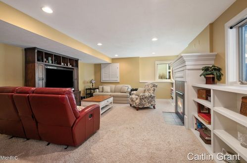 5643 Charolais Dr, Wyoming MI exterior