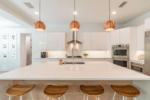 503 Davis Blvd, Tampa FL 33606-4012 exterior