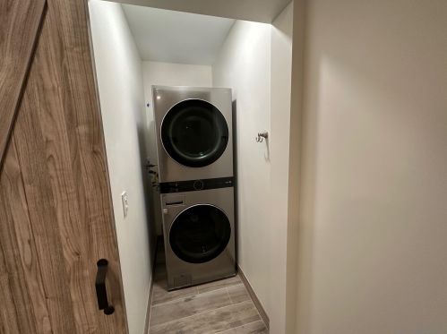 2025 Garnet Ave, San Diego CA 92109-3525 exterior