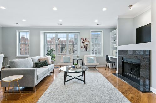 2033 Division St, Chicago, IL 60622-8108