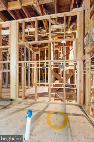 5121 Klingle St, Washington DC  20016-2654 exterior