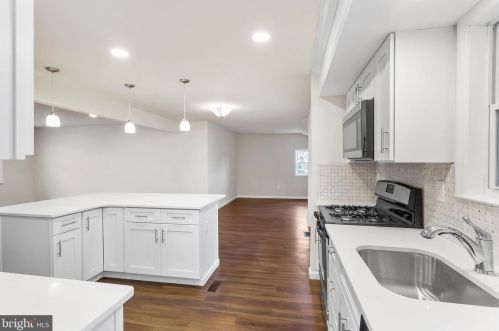 147 Gary Dr, Trenton NJ  08690-3145 exterior