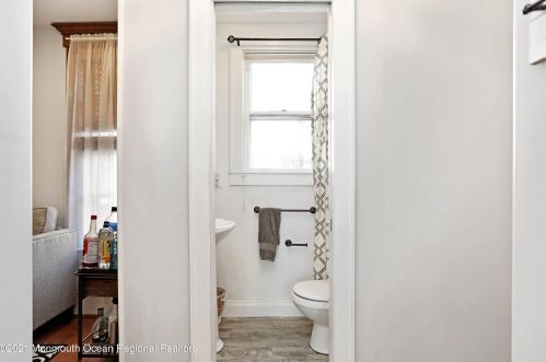 30 Broadway, East Freehold NJ 07728-1813 exterior