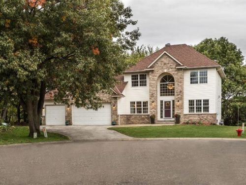 3207 Black Oak Dr, Saint Paul, MN 55121-2334