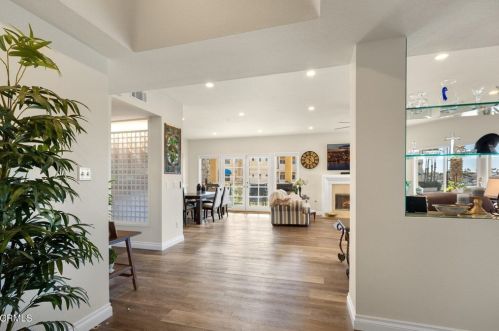 1743 Emerald Isle Way, Oxnard CA  93035-2972 exterior