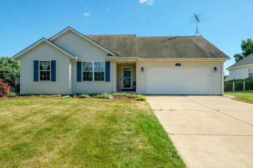 2677 Hickory Nut Ln, Kalamazoo, MI 49004-3739