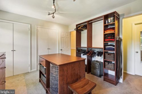 10316 Gainsborough Rd, Rockville MD 20854-4043 exterior