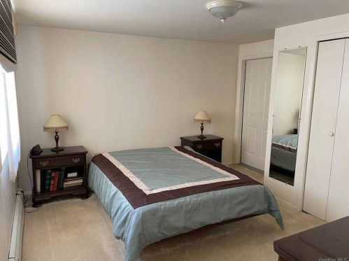 4 Dolly Dr, Commack NY 11725-2305 exterior