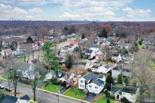 161 Adams Ave, River Edge NJ 07661-1437 exterior