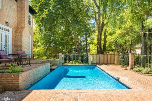 1326 Kirby Rd, Mc Lean VA  22101-2409 exterior