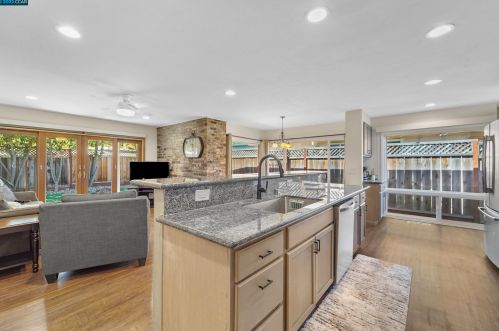 3112 Mount Diablo St, Concord CA 94518-1146 exterior