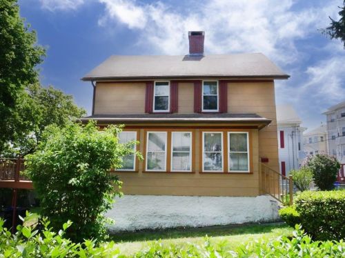 111 Veazie St, Providence, RI 02908-2409