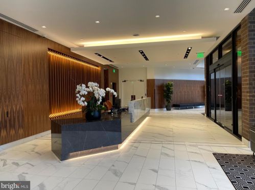 241 6th St, Philadelphia PA  19106-3723 exterior