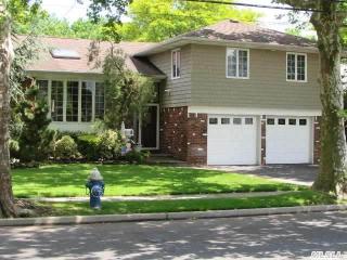 317 Hungry Harbor Rd, Valley Stream NY  11581-2804 exterior