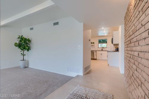 8901 Mcclellan St, Tucson AZ  85710-4420 exterior