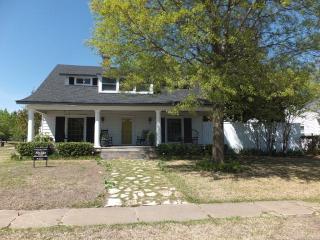 104 17th St, Ada OK  74820-7802 exterior