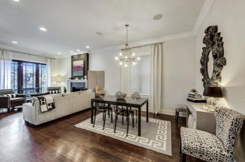 3831 Ravenswood Ave, Chicago IL 60613-2419 exterior