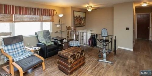 8 Berry Rd, Wantage, NJ 07461-3008