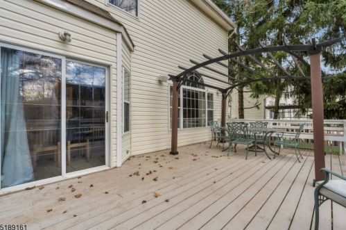 26 Francis Dr, Bridgewater NJ  08807-5714 exterior