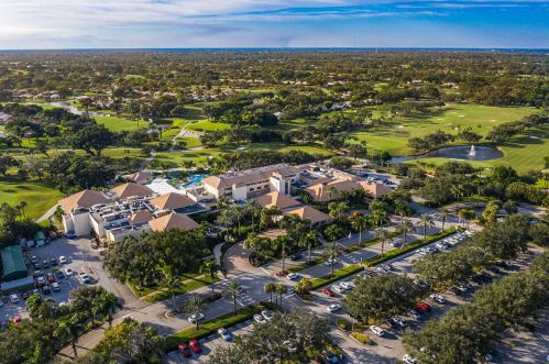 9 Hampshire Ln, Boynton Beach FL 33436-7414 exterior