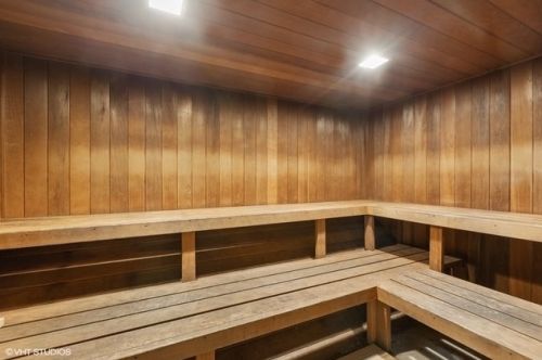 440 Wabash Ave, Chicago IL  60605-1209 exterior