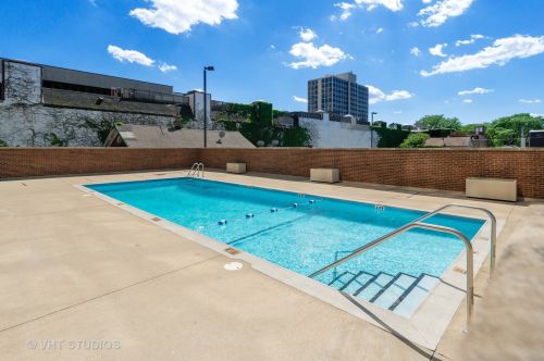 1636 Wells St, Chicago IL 60614-6037 exterior