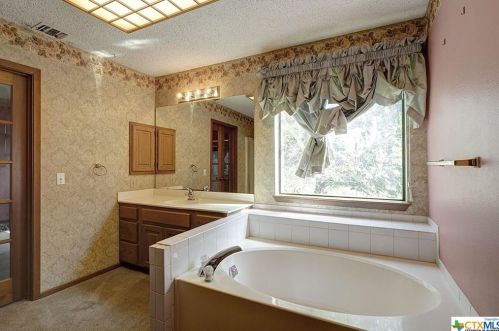 1740 Knl Schwope Rd, Spring Branch TX 78070-6213 exterior