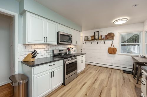 8523 Westnedge Ave, Kalamazoo MI  49002-6227 exterior