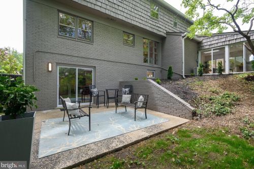 1209 Forestwood Dr, Mc Lean VA  22101-2603 exterior