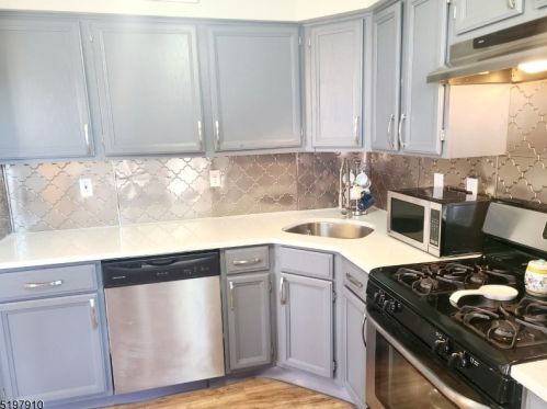 203 Porter Way, Bridgewater NJ  08807-3556 exterior