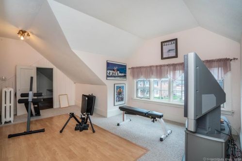 160 Oxford St, Hartford CT 06105-2514 exterior