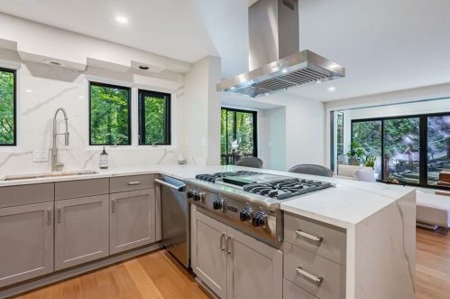 620 Colebrook Ct, Atlanta GA  30327-4710 exterior