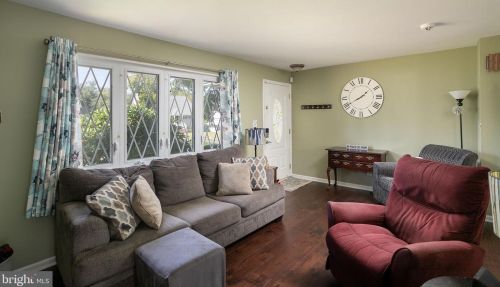 29 Soloff Dr, Trenton NJ 08610-4225 exterior